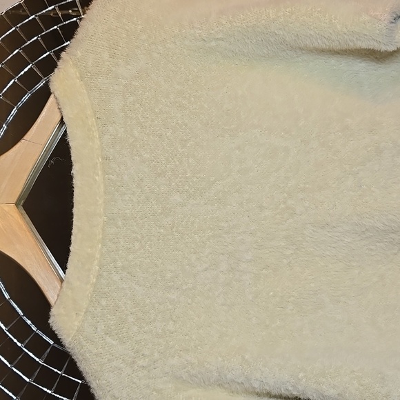 Lush Cropped Viscose Fuzzy Button Front Colorful Daisy Cardigan NWOT - Picture 8 of 11